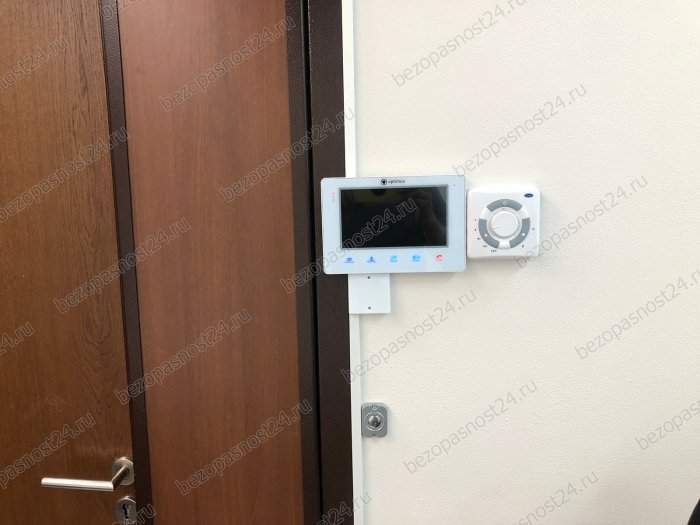 Офисный видеодомофон с электромагнитным замком по карточкам