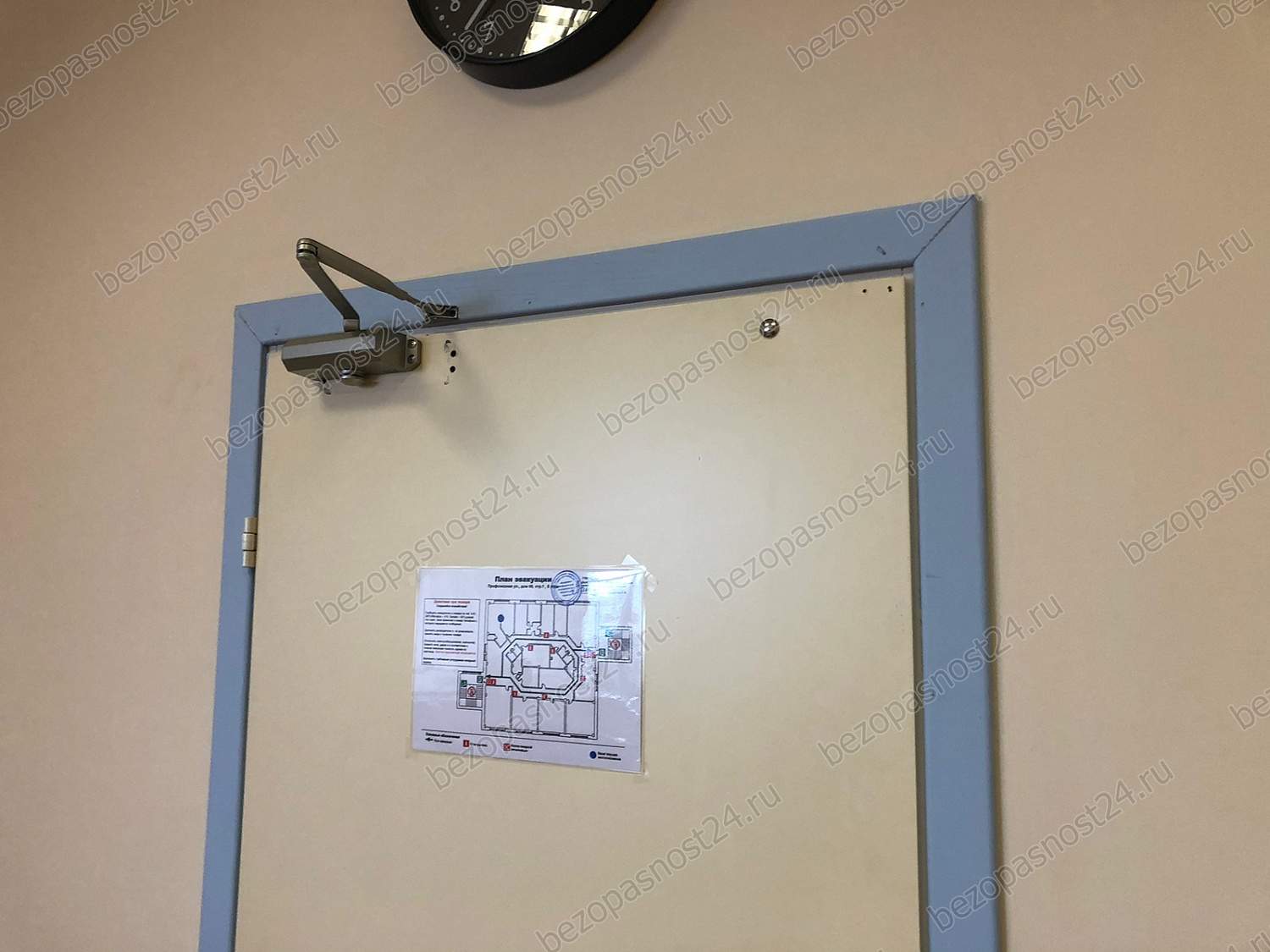 дверной доводчик