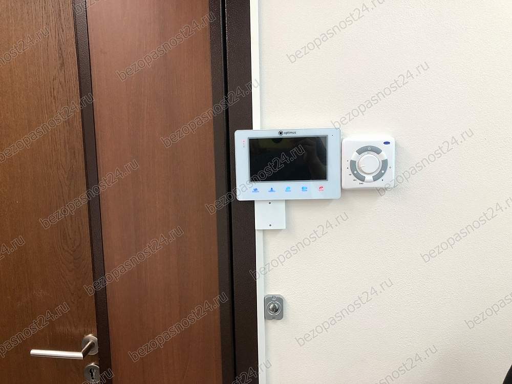 Офисный видеодомофон с электромагнитным замком по карточкам