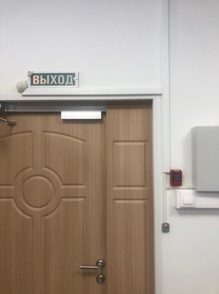 СКУД в офис с магнитным замком по картам