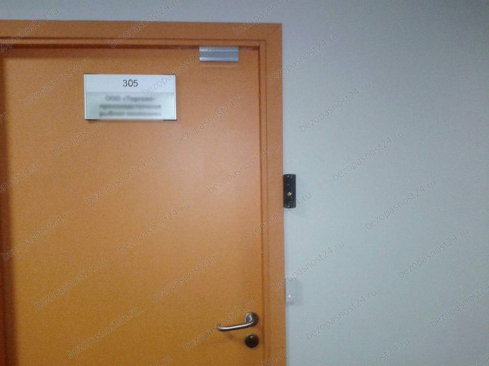 Офисный видеодомофон с автономным контролем доступа по карточкам