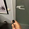 Электромеханическая защелка на стеклянную дверь